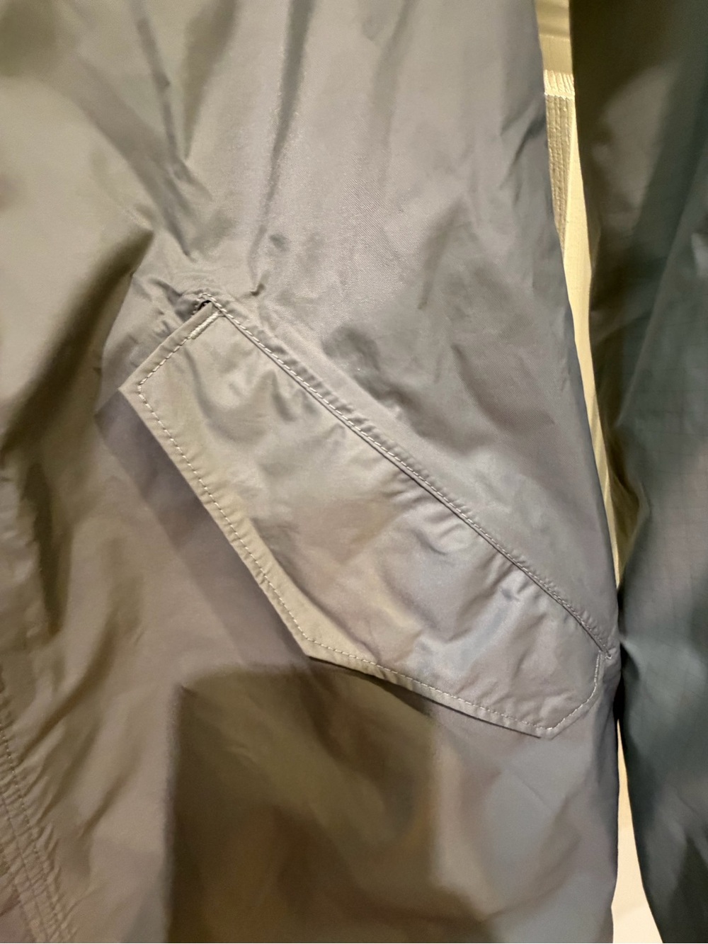 NORTH FACE KIDS Light Gray Hooded Raincoat - Water-Resistant Shell - Picture 3 of 10